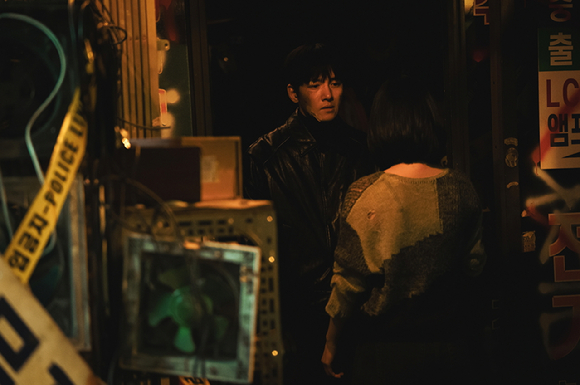 '조각도시' 지창욱 스틸. [사진=월트디즈니 컴퍼니 코리아]