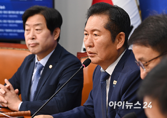 정청래 더불어민주당 대표가 17일 국회에서 열린 최고위원회의에서 발언하고 있다. [사진=곽영래 기자]