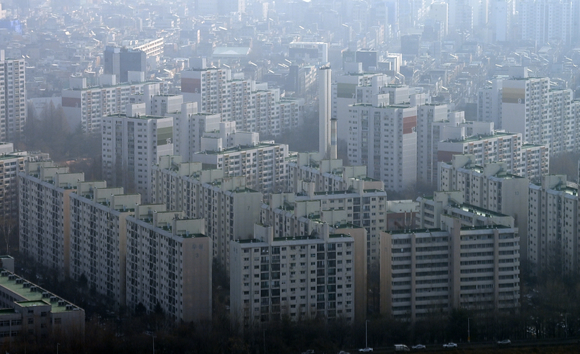 서울 강남구 삼성동 파르나스 타워에서 바라본 잠실 아파트 전경. [사진=김성진 기자]