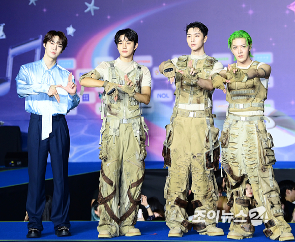 그룹 엔시티 127(NCT 127)이 26일 오후 경기도 고양 일산서구 대화동 킨텍스에서 열린 2025 SBS 가요대전 Summer(써머) 블루카펫 행사에 참석하고 있다. [사진=정소희 기자]