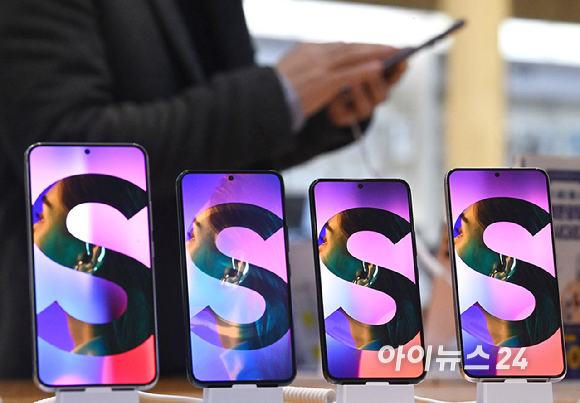 '갤럭시 S22' 집단소송 강제조정…소비자에 총 1억원 규모 배상