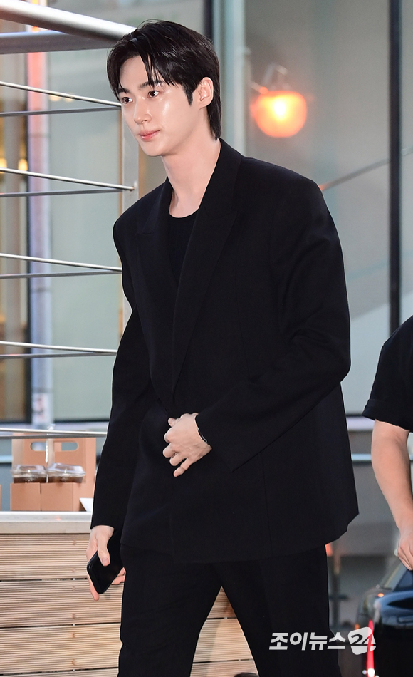 배우 변우석이 2일 오후 서울 한남동 리움미술관에서 열린 'CJ 나이트 인 셀러브레이션 오브 프리즈 서울'에 참석하고 있다. [사진=정소희 기자]
