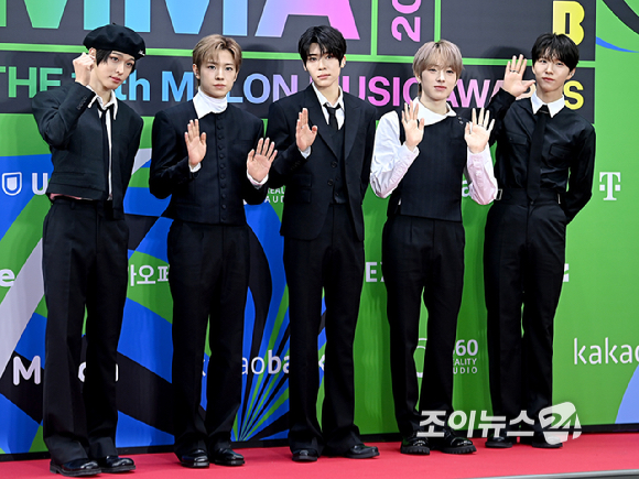 NCT위시가 20일 서울 구로구 고척돔에서 열린 '2025 멜론뮤직어워드(MMA2025)' 레드카펫에서 포즈를 취하고 있다.