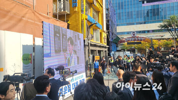 이날 시연에는 언론사는 물론 일반 시민까지 많은 관심을 보였다. [사진=정종오 기자]