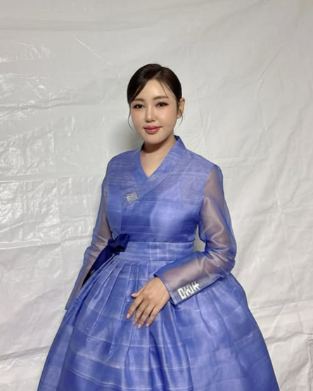 송가인, 보라색 시스루 한복도 찰떡 소화 &apos;한복여신이어라&apos;