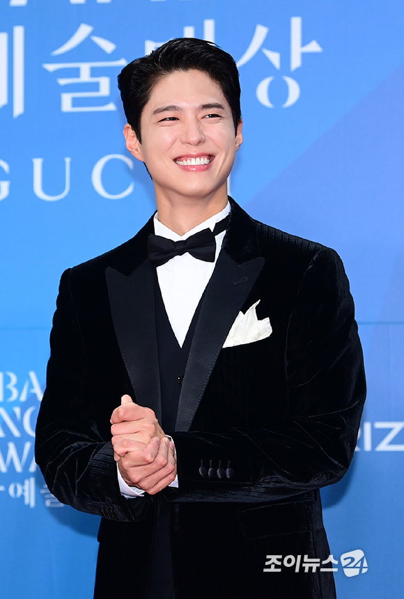 배우 박보검이 5일 오후 서울 삼성동 코엑스에서 열린 제61회 백상예술대상 시상식 레드카펫 행사에 참석하고 있다. [사진=정소희 기자]