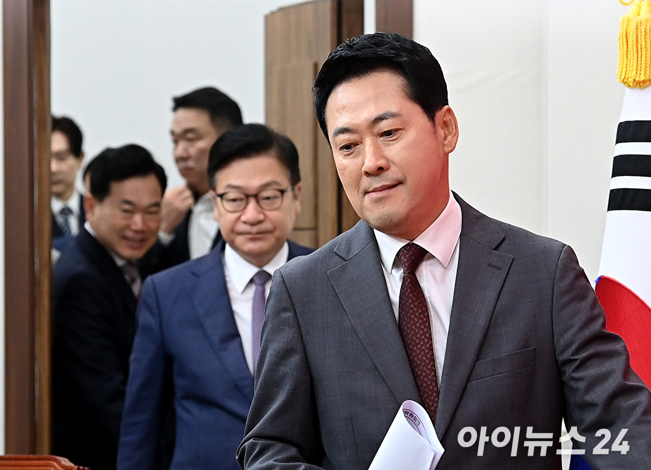 장동혁 국민의힘 당대표가 31일 서울 여의도 국회에서 열린 최고위원회의에 참석하고 있다. [사진=곽영래 기자]