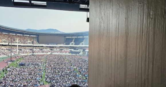 작성자 A씨가 올린 브루노 마스 콘서트 객석 사진이다. [사진=&lsquo;해외연예갤러리&rsquo; 캡처]