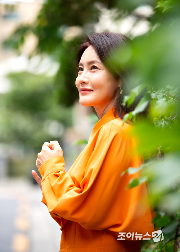 뮤지컬 배우 김선영이 8월 17일 JTBC 토일드라마 '킹더랜드' 종영 인터뷰에 앞서 포즈를 취하고 있다. [사진=곽영래 기자]