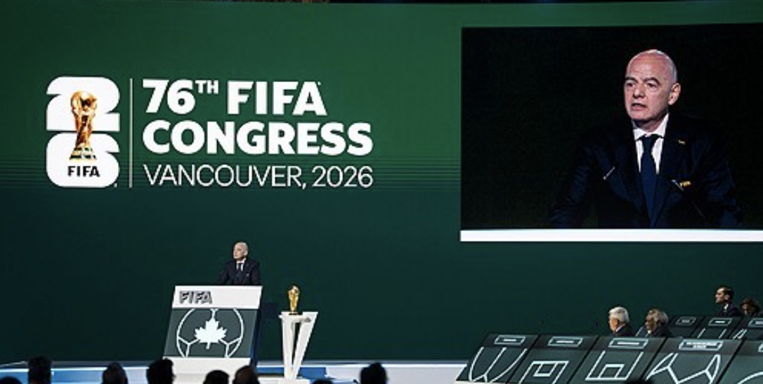잔니 인판티노 FIFA 회장이 30일 캐나다 밴쿠버에서 열린 제76차 FIFA 총회에서 연단에 서서 연설하고 있다. 2026.04.30 [사진=EPA/연합뉴스]