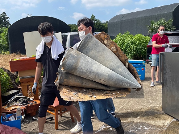 제주드림타워 '주거 취약가정 집수리 봉사' [사진=롯데관광개발 ]