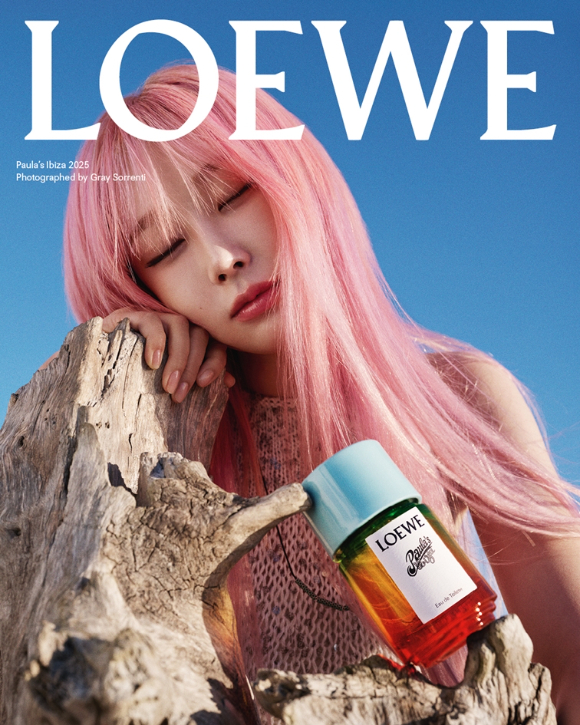 에스파 지젤의 로에베 파울라 향수 화보. [사진=신세계인터내셔날]