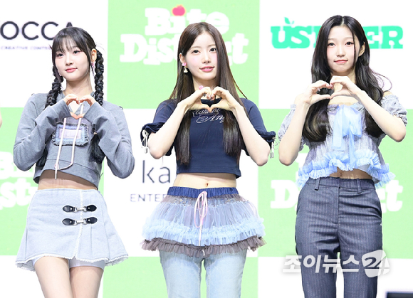 그룹 유스피어가 17일 오후 서울 영등포구 명화라이브홀에서 열린 USPEER (유스피어) 첫 번째 미니앨범 'BITE DISTRICT'(바이트 디스트릭트) 미디어 쇼케이스에 참석하고 있다. [사진=정소희 기자]