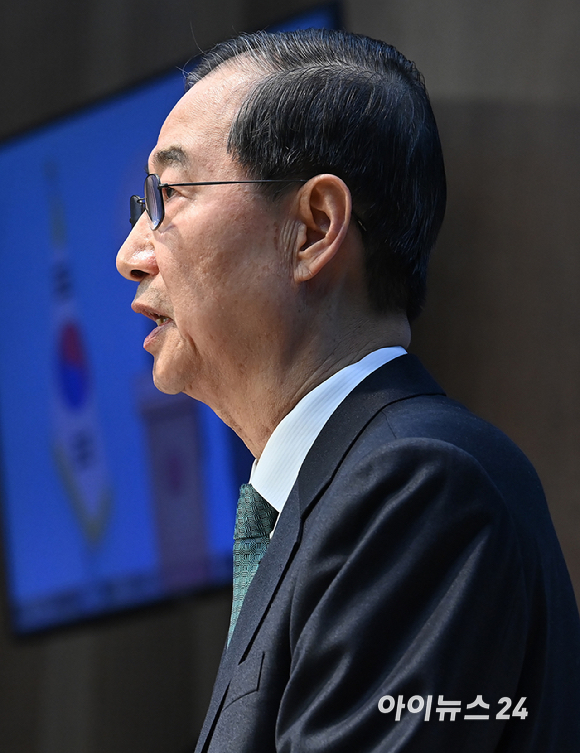한덕수 전 국무총리가 2일 오전 서울 여의도 국회 소통관에서 출마 선언을 하고 있다. [사진=곽영래 기자]