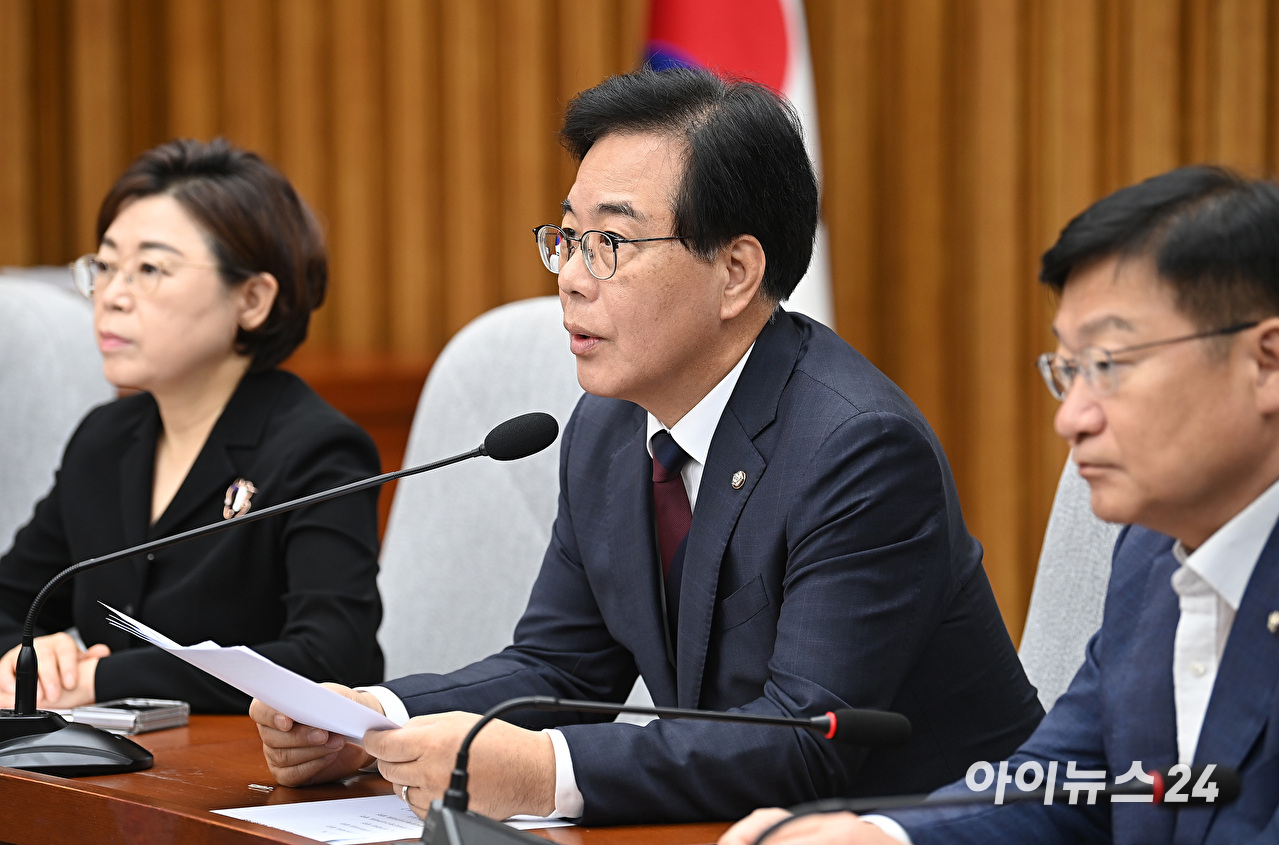 이춘석 법사위원장이 18일 오전국회 법제사법위원회에서 열린 오영준 헌법재판소 재판관 후보자 인사청문회에서 회의를 주재하고 있다. [사진=곽영래 기자]