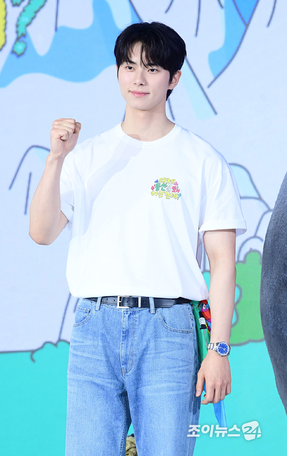배우 이채민이 12일 오전 서울 마포구 호텔 나루엠갤러리에서 열린 넷플릭스 예능 '대체 등산을 왜 하는 건데?' 제작발표회에 참석하고 있다. [사진=정소희 기자]