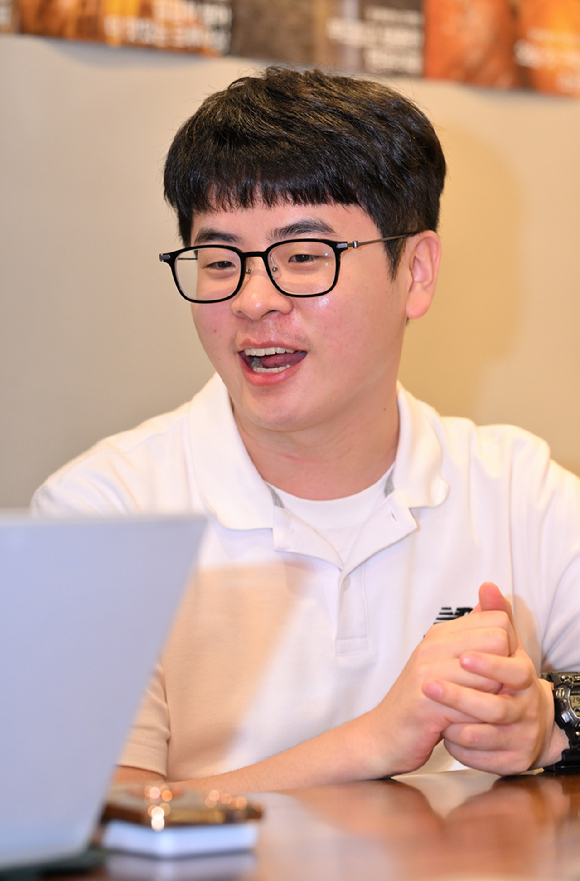 KBS '월드 1945' 1부를 연출한 박남용 PD [사진=KBS ]