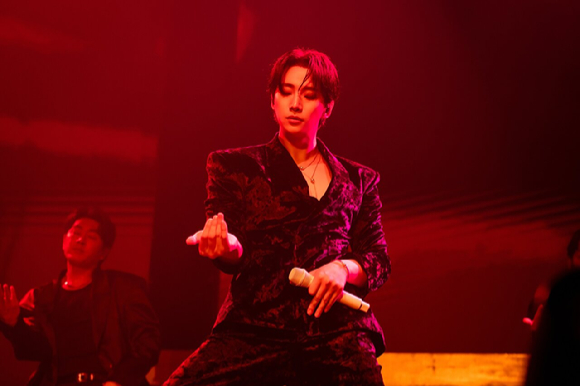 가수 겸 배우 이준호가 타이베이 공연에서 팬들을 만나고 있다. [사진=JYP엔터테인먼트]
