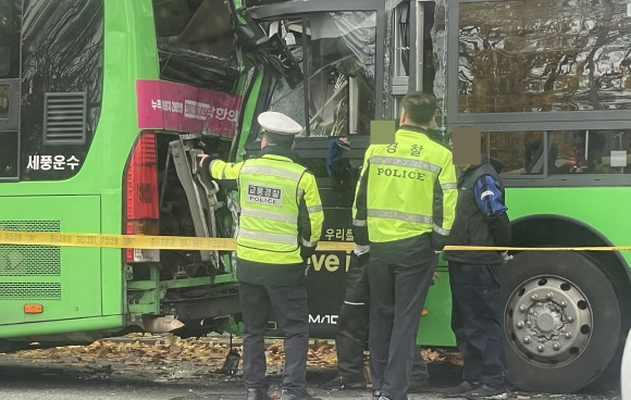 서울시 양천구 신정동에서 차량 7중 연쇄추돌사고가 발생해 14명이 다쳤다. 사진은 사고 현장. [사진=연합뉴스]