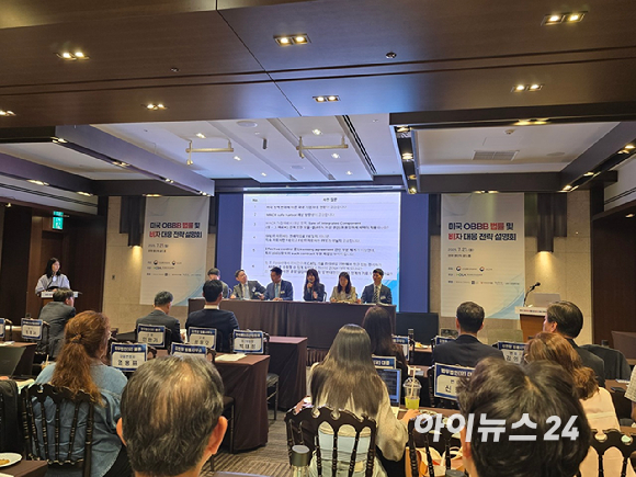 한국배터리산업협회가 21일 서울 양재 엘타워 골드홀에서 '미국 OBBB 법률 및 비자 대응 전략 설명회'를 진행하고 있다. [사진=김종성 기자]