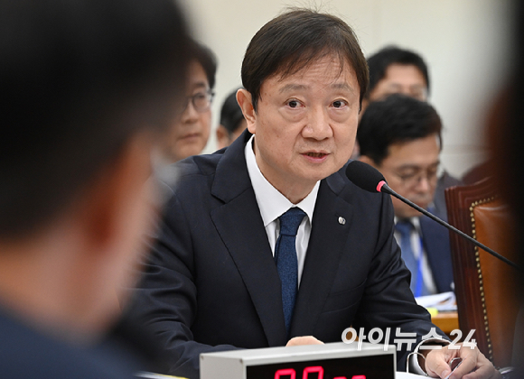 이찬진 금융감독원장이 27일 서울 여의도 국회에서 열린 정무위원회의 종합감사에서 위원 질의에 답하고 있다. [사진=곽영래 기자]