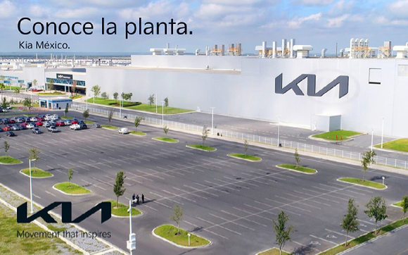 (왼쪽부터)사무엘 가르시아(Samuel Garc&iacute;a) 멕시코 누에보레온 주지사와 김영삼 기아 멕시코 법인장이 지난 8일 투자협약을 체결하고 기념촬영하고 있다. [사진=멕시코 누에보레온주]