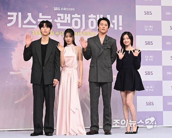 배우 김무준, 안은진, 장기용, 우다비가 5일 오후 서울 목동 SBS에서 열린 '키스는 괜히 해서!' 제작발표회에서 포토타임을 갖고 있다. [사진=곽영래 기자]