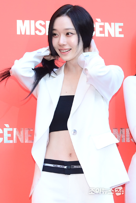 그룹 에스파(aespa) 윈터가 19일 오후 서울 성동구 성수동 올리브영N 성수에서 열린 미쟝센 '퍼펙트 세럼 팝업' 팝업 행사 오픈 기념 포토콜 행사에 참석하고 있다. [사진=정소희 기자]