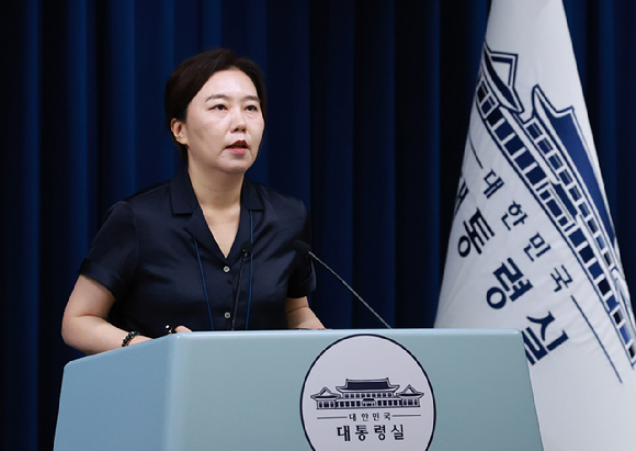 강유정 대통령실 대변인이 22일 서울 용산 대통령실 청사에서 인사 관련 브리핑을 하고 있다. 2025.7.22 [사진=연합뉴스]