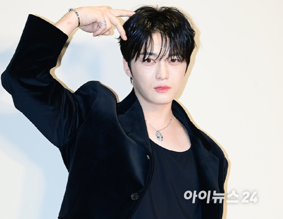 가수 김재중이 불가리 세르펜티 인피니토 전시 포토월 행사에 참석하고 있다. [사진=정소희 기자]