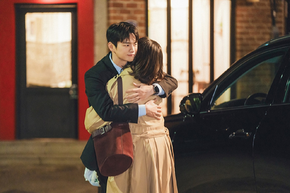 배우 서인국이 tvN 월화드라마 '내일도 출근' 종영 인터뷰에 앞서 포즈를 취하고 있다. [사진=스토리제이컴퍼니]