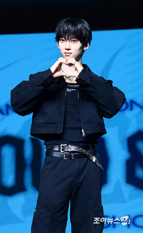 그룹 앰퍼샌드원 나캠든이 12일 오후 서울 등촌동 스카이아트홀에서 열린 앰퍼샌드원(AMPERS&ONE) 미니 3집 '라우드 앤 프라우드' 발매 기념 쇼케이스에 참석하고 있다. [사진=정소희 기자]