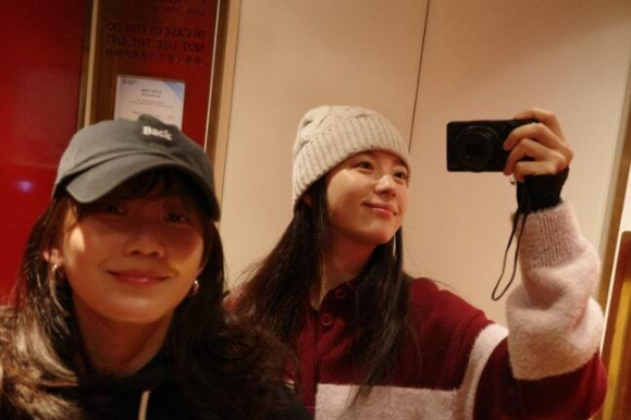 한효주 신현빈 [사진=한효주 SNS]