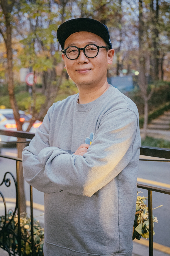 MBC '놀면 뭐하니' 박창훈 PD가 포즈를 취하고 있다. [사진=MBC]