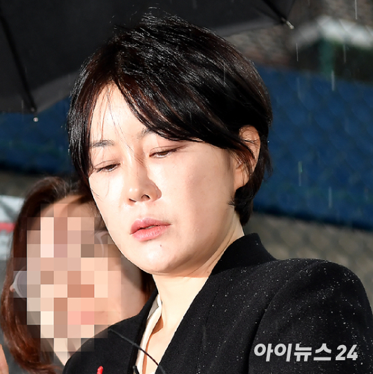 지난해 10월 음주운전 사고를 일으킨 문재인 전 대통령의 딸 문다혜 씨가 같은달 18일 오후 서울 용산경찰서에 출석하고 있다. [사진=곽영래 기자]