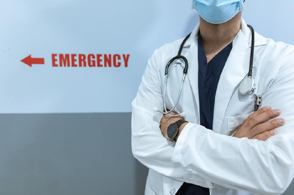 최근 지방의 한 동네 소아청소년과 의사가 아기 환자의 귀지 제거가 어렵다는 이유로 이비인후과 진료를 권유했다가 '진료 거부' 행위로 관할 보건소의 조사를 받았다는 사실이 알려졌다. [사진=pexels]