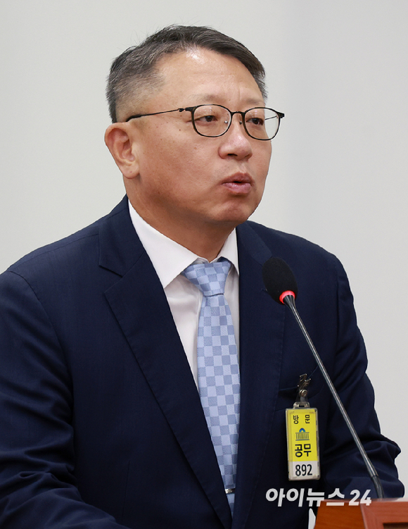 정진완 우리은행장이 19일 오후 서울 여의도 국회에서 진행된 정무위원회 금융감독원 등 국정감사에 증인으로 출석하고 있다. [사진=정소희 기자]