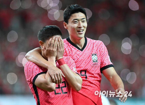 한국 권창훈이 14일 오후 서울 마포구 서울월드컵경기장에서 열린 축구 국가대표팀 평가전 대한민국 대 이집트 경기에서 추가골을 넣은 후 기뻐하고 있다. [사진=김성진 기자]