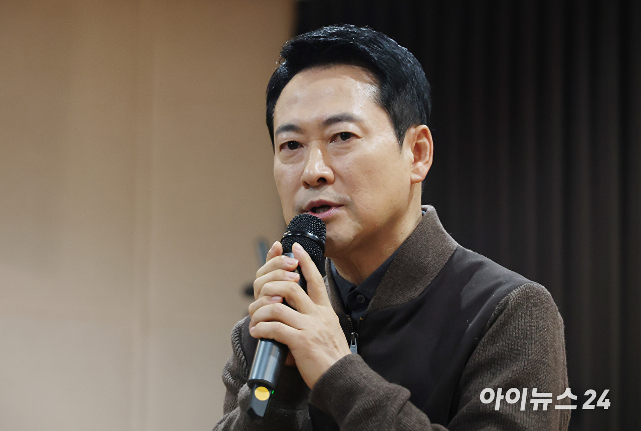 장동혁 국민의힘 대표가 지난 13일 오전 서울 중구 중림종합사회복지관에서 열린 약자와의동행위원회 설맞이 봉사활동에서 인사말을 하고 있다. [사진=정소희 기자]