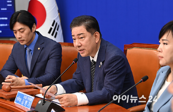 김병기 더불어민주당 대표 직무대행 겸 원내대표가 16일 오전 서울 여의도 국회에서 열린 최고위원회의에서 발언하고 있다. [사진=곽영래 기자]