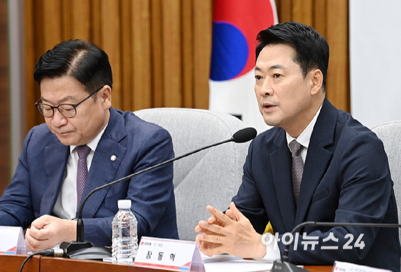 장동혁 국민의힘 당대표가 21일 서울 여의도 국회에서 열린 '제9회 전국동시지방선거 투표용지 부족사태 등 국민참정권 침해 진상규명 및 선거관리 개혁을 위한 국정조사특별위원회' 및 '6.3 국민참정권 침해 진상규명 및 선거관리 개혁 특별위원회' 연석회의에서 발언하고 있다. [사진=곽영래 기자]