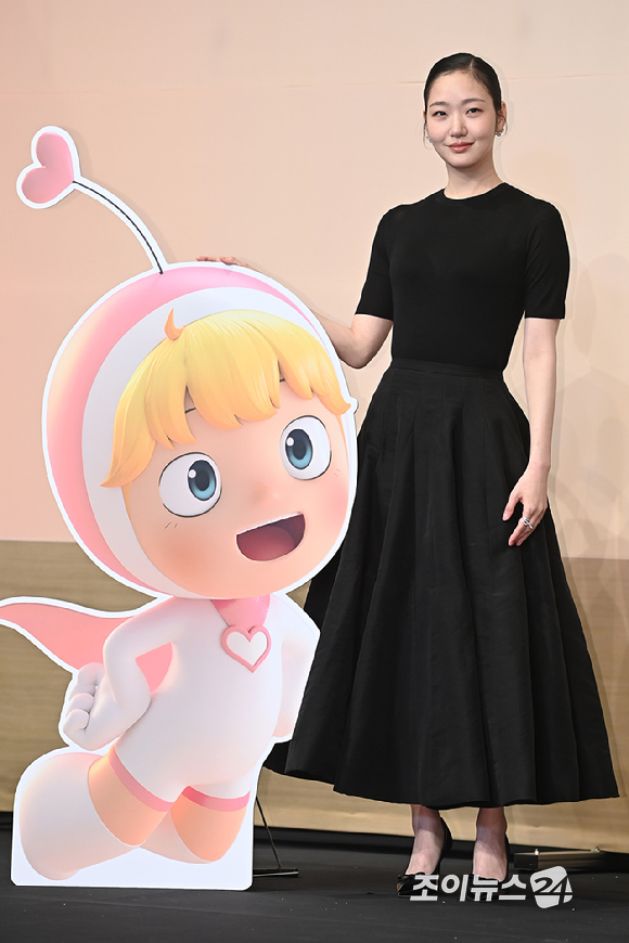 배우 김고은이 7일 서울 구로구 더 링크호텔 서울에서 열린 티빙 새 드라마 '유미의 세포들3' 제작발표회에서 포토타임을 갖고 있다. [사진=곽영래 기자]