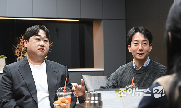 김진 PD, 임경구 PD, 김태익 탐정이 29일 서울 마포구 채널A 사옥에서 아이뉴스24와 인터뷰를 하고 있다. [사진=곽영래 기자]