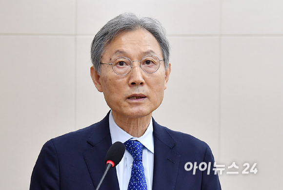 고광헌 방송미디어통신심의위원회 위원장이 8일 국회 과학기술정보방송통신위원회 전체회의에서 인사말과 업무보고를 하고 있다. [사진=곽영래 기자]