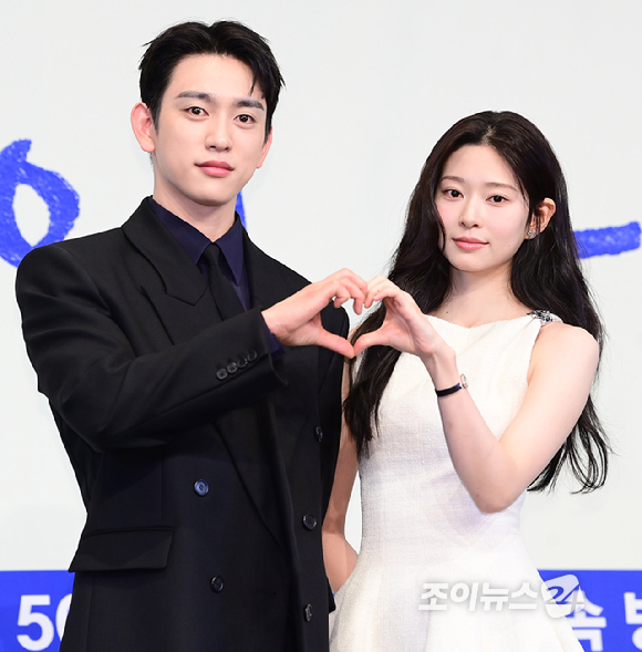 배우 박진영과 김민주가 5일 서울 구로구 신도림동 더링크서울 트리뷰트포트폴리오 호텔에서 열린 JTBC 새 금요시리즈 '샤이닝' 제작발표회에 참석하고 있다. [사진=정소희 기자]