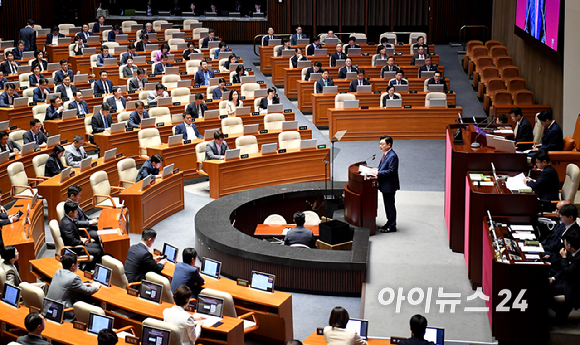 정점식 국민의힘 원내대표가 8일 국회에서 열린 정기국회 제4차 본회의에서 교섭단체 대표 연설을 하고 있다. [사진=곽영래 기자]