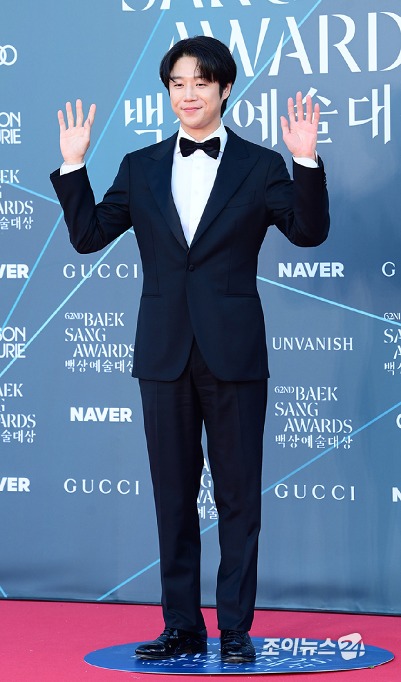 배우 정준원이 8일 오후 서울 강남구 삼성동 코엑스 동문 앞 야외광장에서 열린 '제62회 백상예술대상 with 구찌' 시상식에 앞서 레드카펫 행사에 참석하고 있다. [사진=정소희 기자]