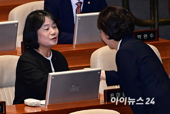 윤미향 무소속 의원이 12일 국회 소통관에서 쌍용자동차 손해배상 관련 탄원서 제출 기자회견에 참석하고 있다. [사진=아이뉴스24 포토DB]