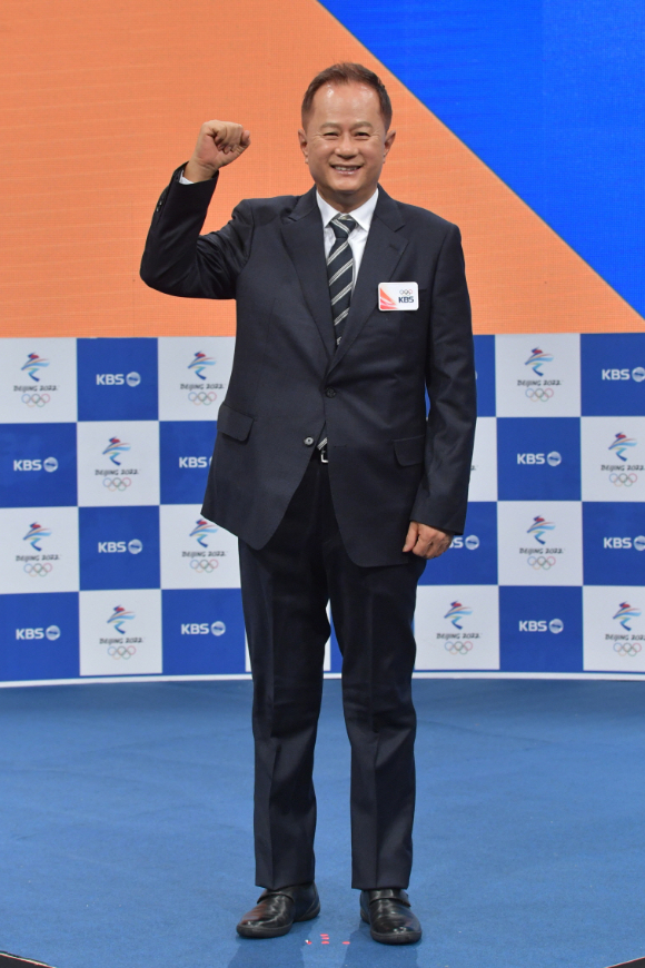송승환 개·폐막식 해설위원이 4일 온라인으로 진행된 '2022 베이징 동계 올림픽' KBS 방송단 기자간담회에 참석해 포즈를 취하고 있다. [사진=KBS]