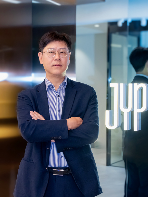 박진영 JYP엔터테인먼트 CCO 프로필 사진 [사진=JYP엔터테인먼트]